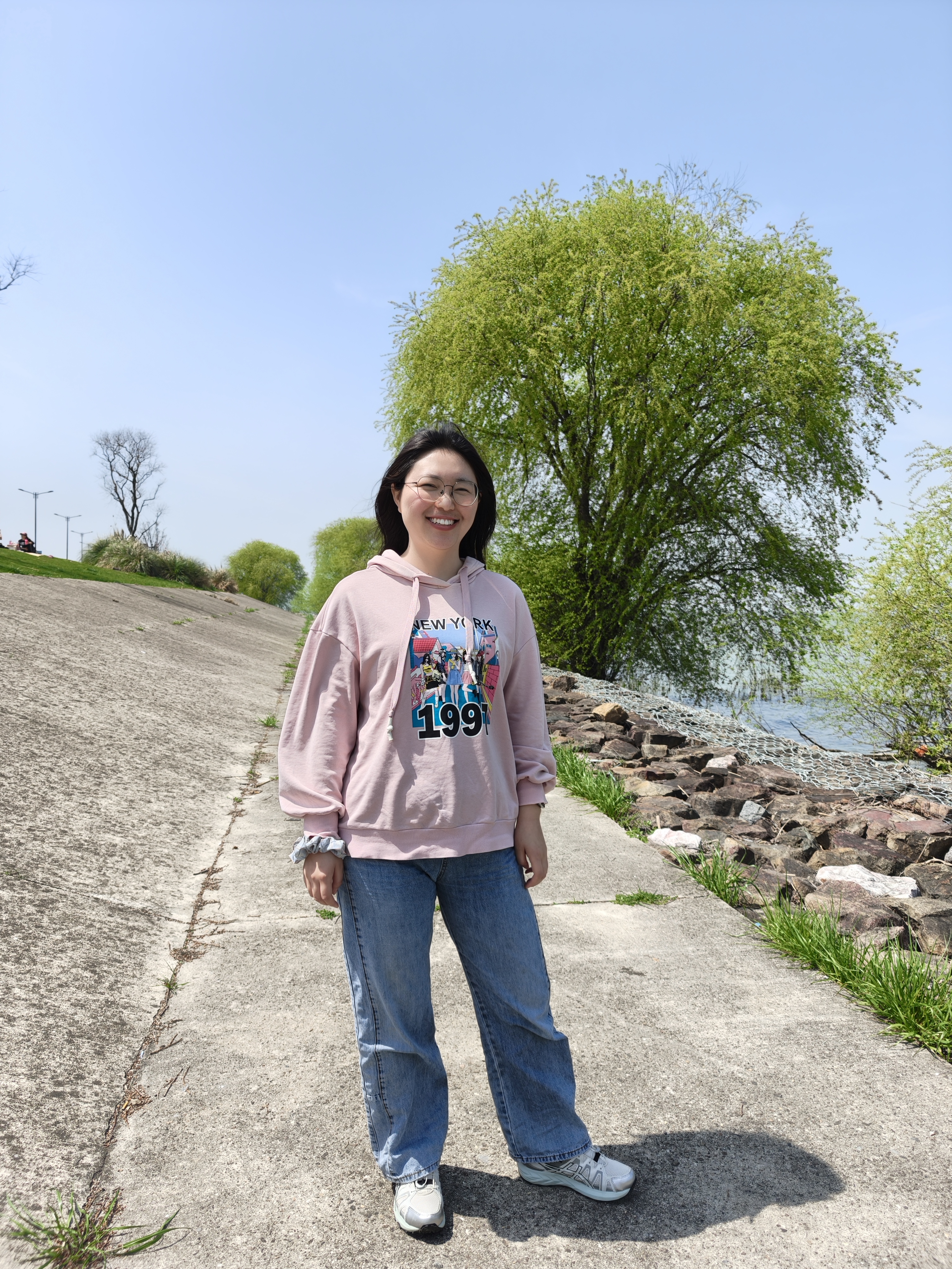 小萌在岸边 | 300